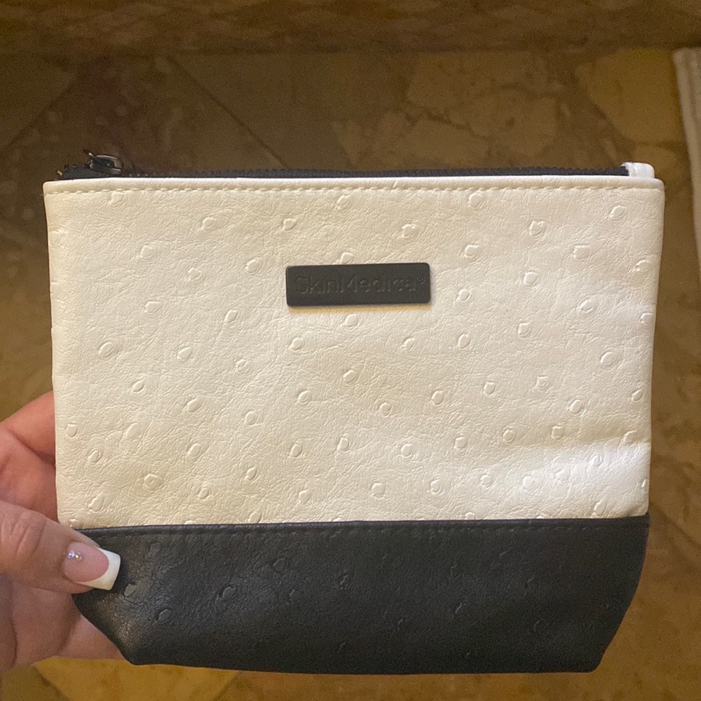 SkinMedica cosmetics bag - Picture 3 of 7